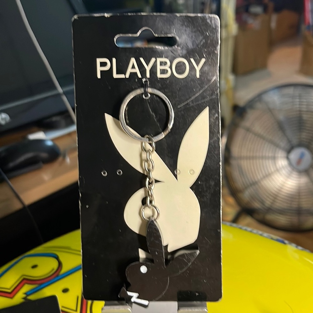 2005 PLAYBOY BLACK LOGO KEYCHAIN NWT RARE